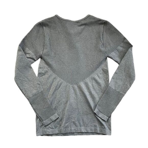 NWT FABLETICS Musetta Seamless Top Gray Size Medium - Picture 2 of 6